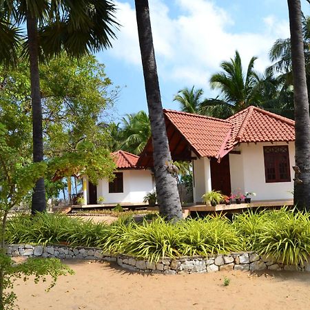 Nirukthie Beach Resort & Restaurant Калпітія Екстер'єр фото